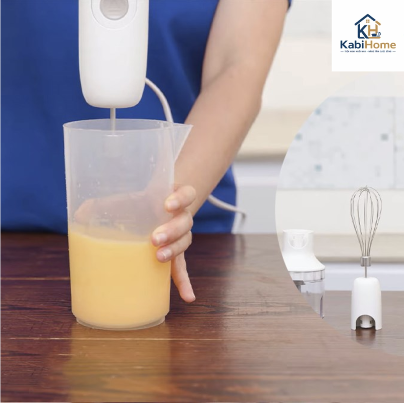 đánh trứng bằng máy xay sinh tố